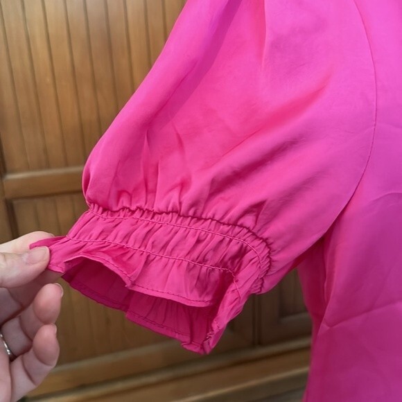 1. State V-neck top Size Sm - Picture 4 of 6